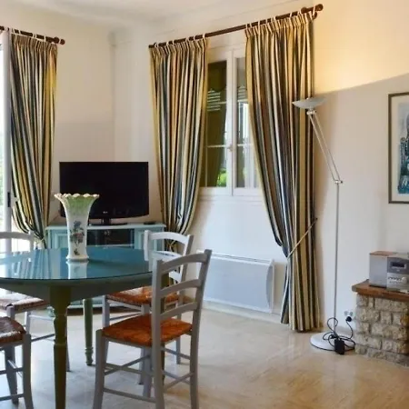6 Personnes Maison Individuelle. * Antibes